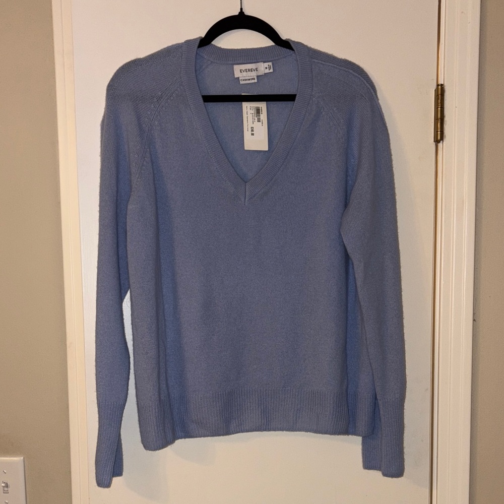 Evereve Women's Light Blue V-Neck Sweater